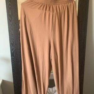 Jackson’s Rowe jasmin pants
